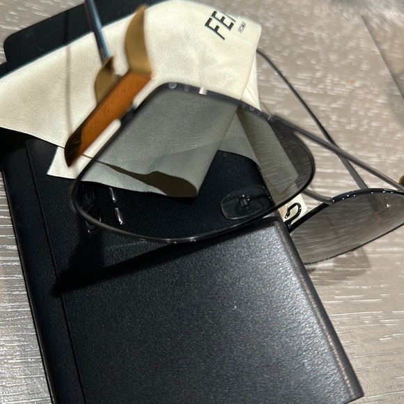 Fendi sunglases - Picture 1 of 4